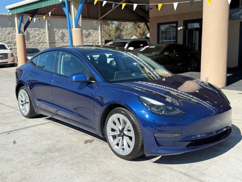 Used 2022 Tesla Model 3 Standard Range image 3