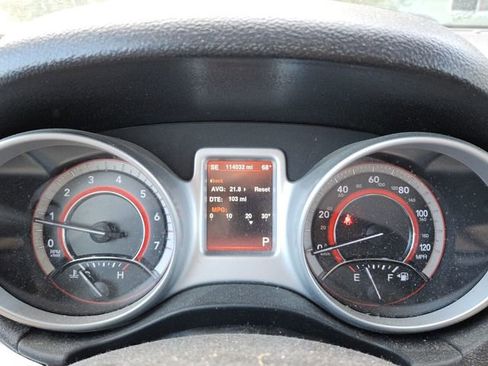 Used 2015 Dodge Journey SXT w/ Flexible Seating Group image 12