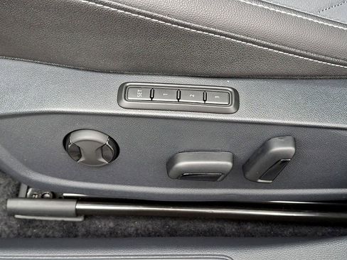 Certified 2025 Volkswagen Jetta SEL image 27