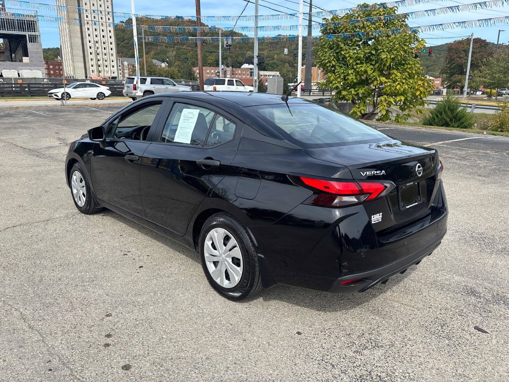 Used 2021 Nissan Versa S FWD image 3
