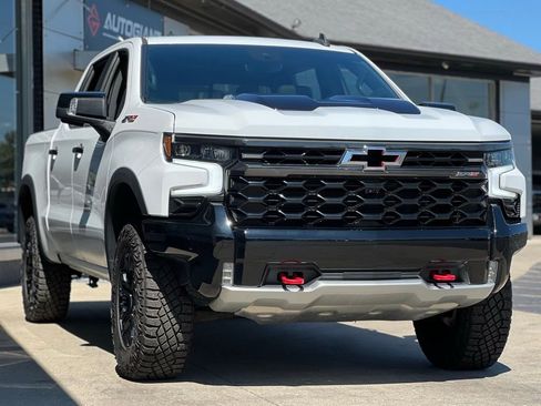 Used 2023 Chevrolet Silverado 1500 ZR2 w/ Technology Package image 24