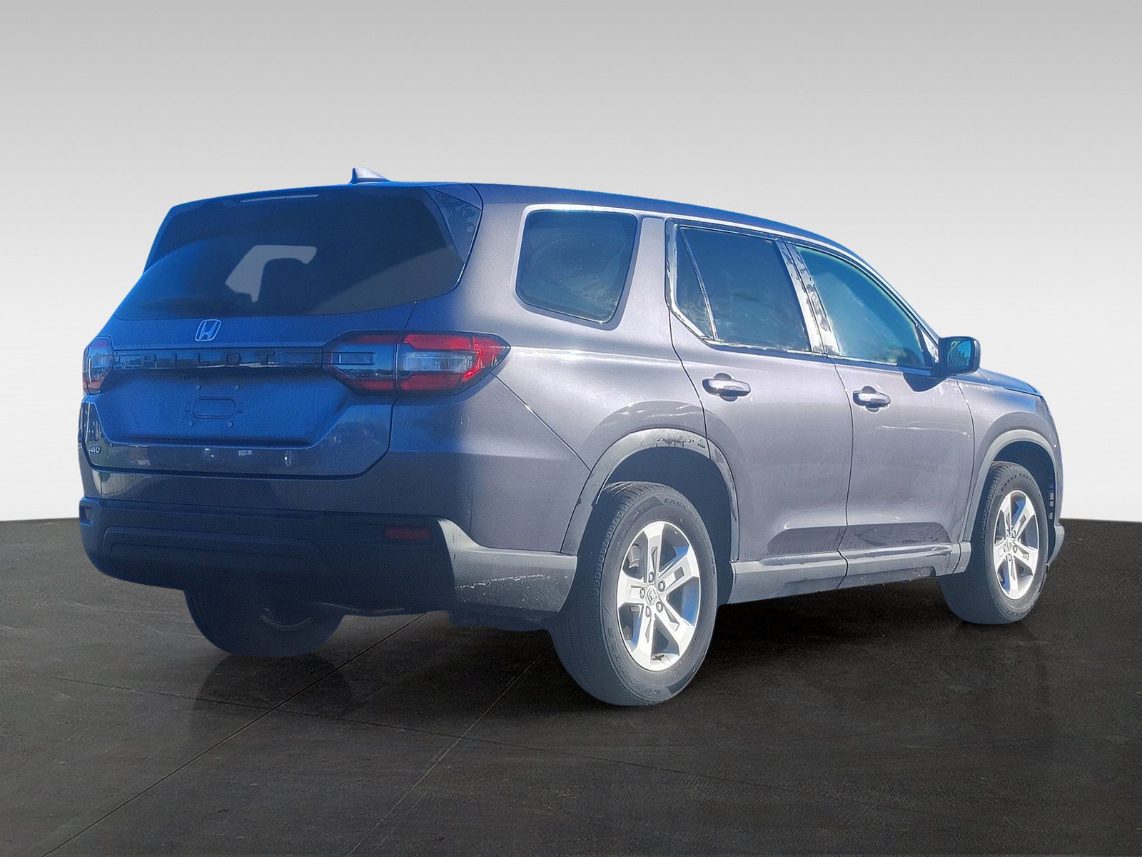 Used 2023 Honda Pilot LX image 5