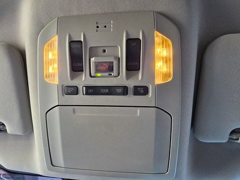 Used 2022 Toyota Highlander XLE AWD/4WD image 30