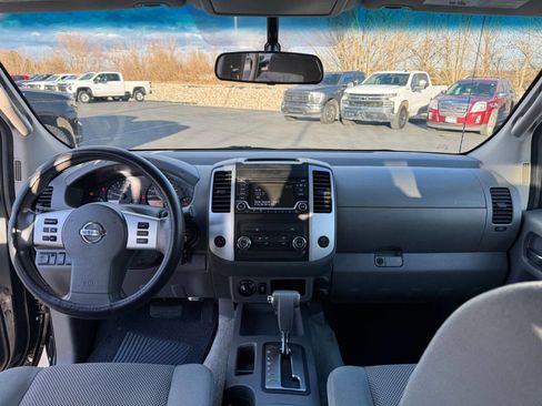 Used 2015 Nissan Frontier SV image 24