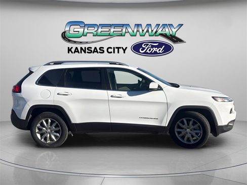 Used 2018 Jeep Cherokee Limited image 8