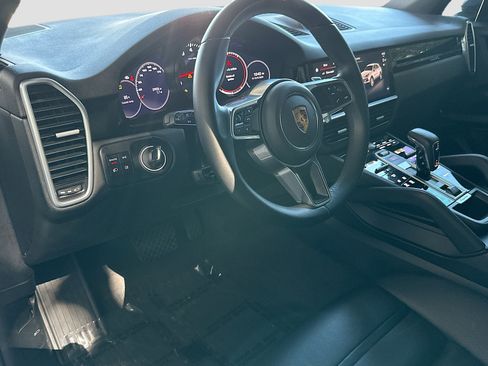 Used 2022 Porsche Cayenne image 9