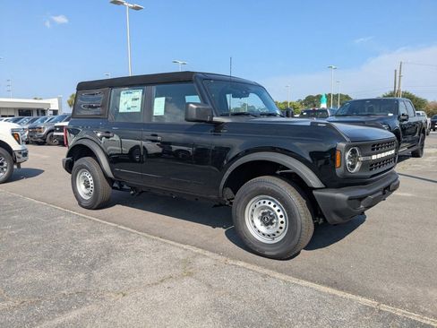 New 2025 Ford Bronco 4-Door image 2