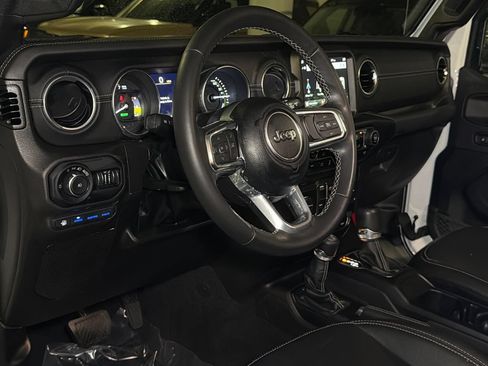 Used 2022 Jeep Wrangler Unlimited Sahara AWD/4WD image 14