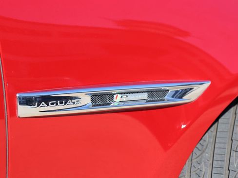 Used 2016 Jaguar XJ R-Sport image 10