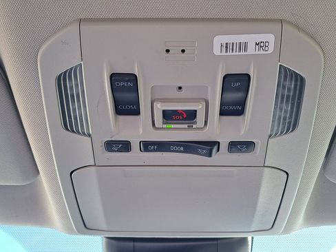 Used 2022 Toyota Highlander XLE image 25