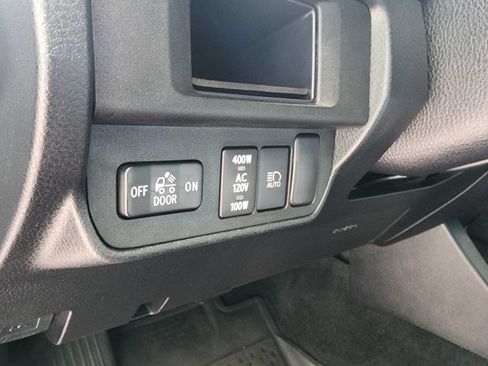 Used 2019 Toyota Tacoma TRD Sport w/ Technology Package AWD/4WD image 17