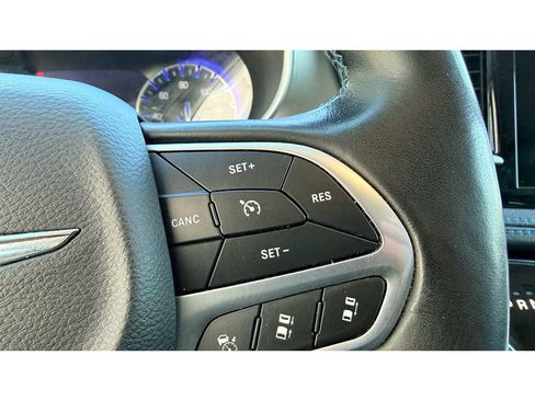 Used 2021 Chrysler Pacifica Touring-L image 17