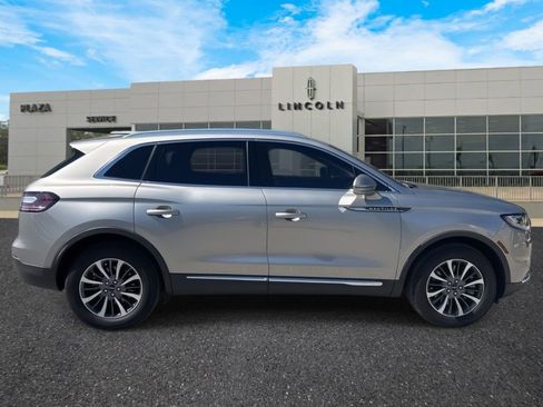 Used 2023 Lincoln Nautilus FWD w/ Premium Package image 2