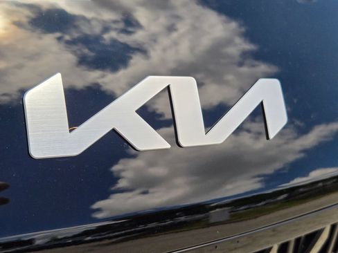 New 2026 Kia Carnival EX FWD image 5