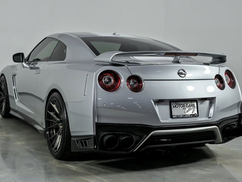 Used 2020 Nissan GT-R Premium AWD/4WD image 10