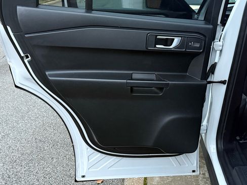 Used 2022 Ford Explorer AWD image 18