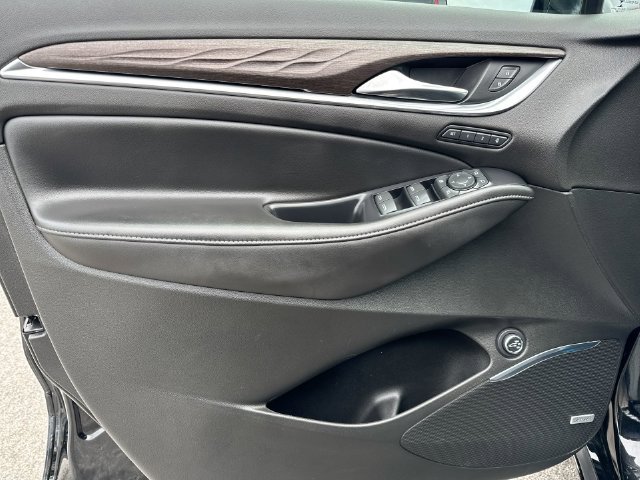 Used 2022 Buick Enclave Avenir w/ Avenir Technology Package AWD/4WD image 22