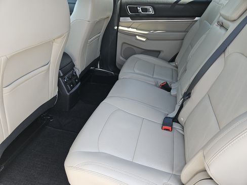 Used 2018 Ford Explorer Limited w/ Ford Safe & Smart Package FWD image 30