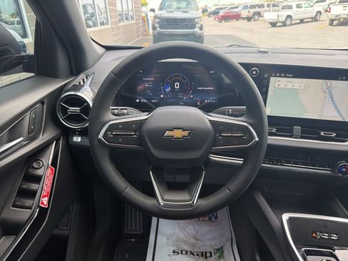 New 2026 Chevrolet Equinox LT w/ Convenience Package II AWD/4WD image 9
