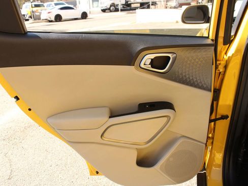 Used 2020 Kia Soul S FWD image 16