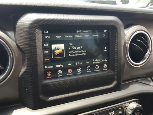 Used 2020 Jeep Wrangler Unlimited Sahara AWD/4WD image 28