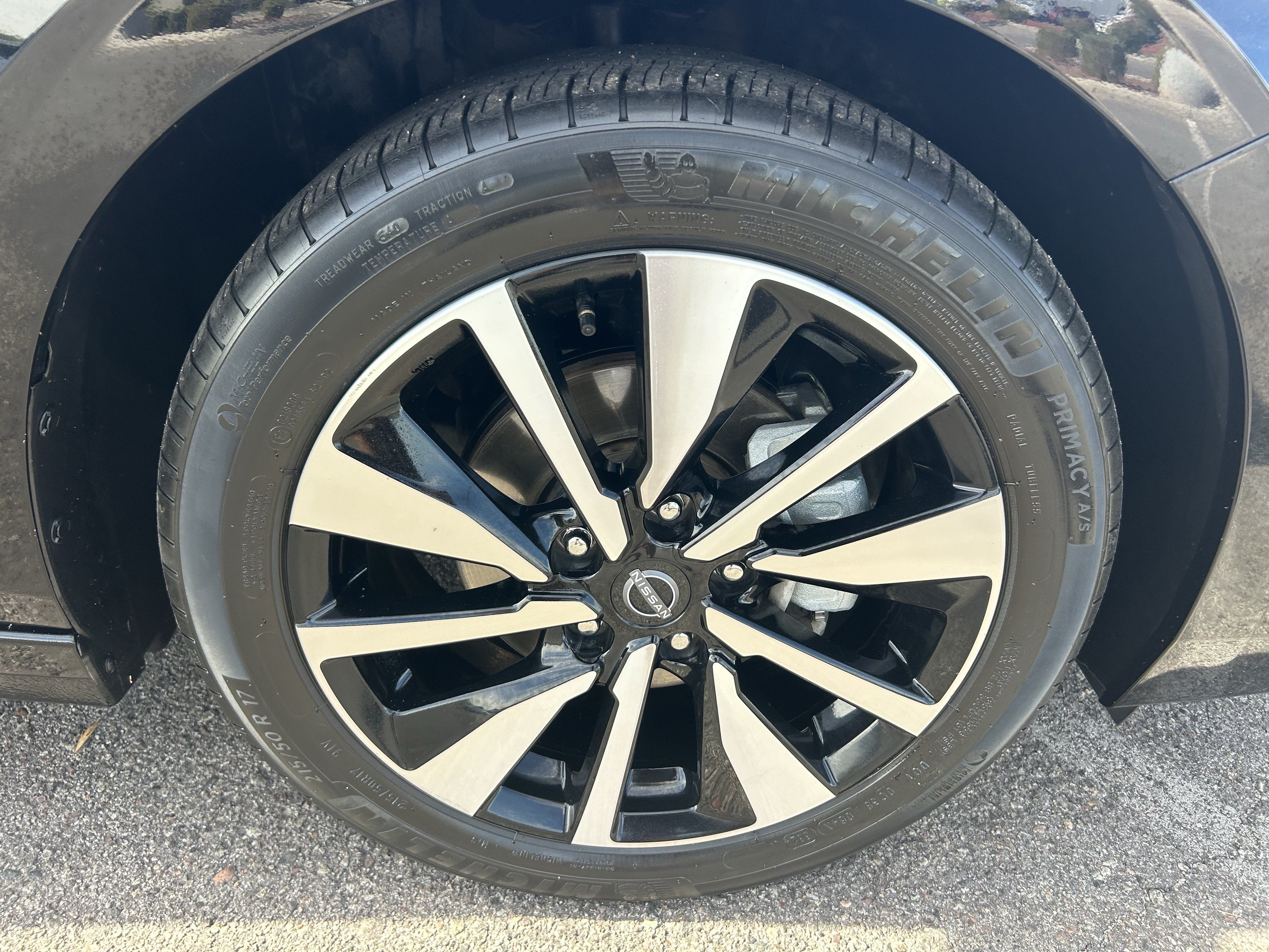 Used 2025 Nissan Sentra SV w/ SV Premium Package FWD image 9
