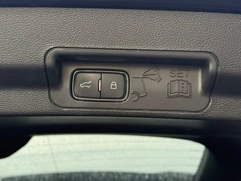 Used 2020 Ford Explorer XLT w/ Equipment Group 202A AWD/4WD image 15