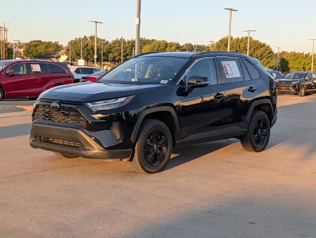 Used 2025 Toyota RAV4 XLE FWD image 9