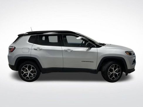Certified 2024 Jeep Compass Limited image 2