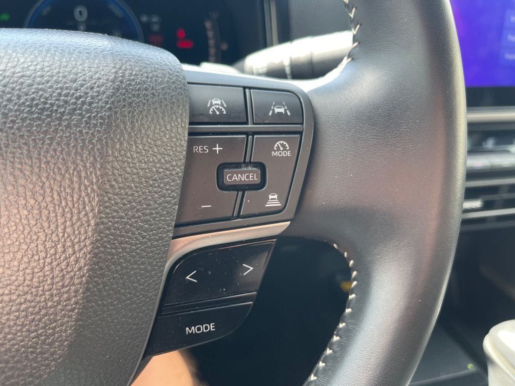 Used 2025 Toyota Camry SE FWD image 15