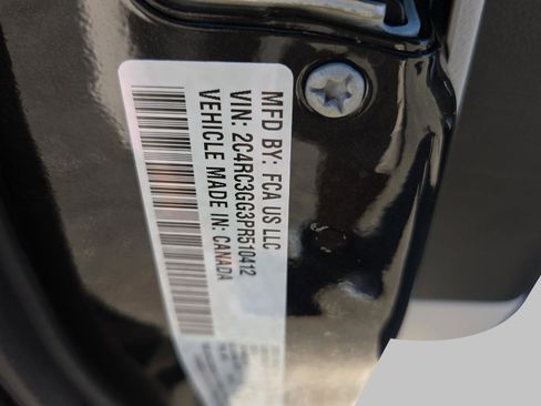 Used 2023 Chrysler Pacifica Limited w/ Uconnect Theater Family Group image 30