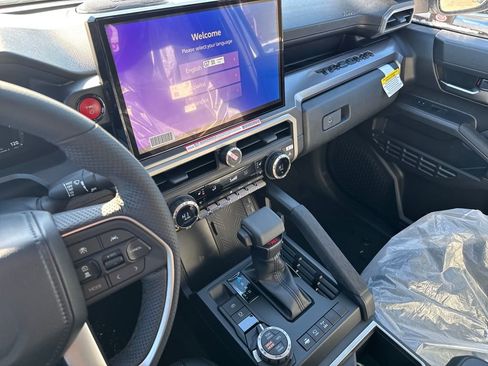 New 2025 Toyota Tacoma TRD Off-Road AWD/4WD image 22