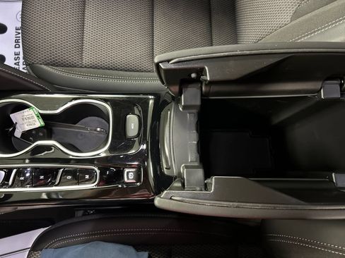 Used 2023 Buick Envision Preferred w/ Sport Touring Package AWD/4WD image 21
