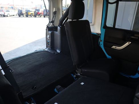 Used 2018 Jeep Wrangler Unlimited Rubicon w/ Cold Weather Group image 44