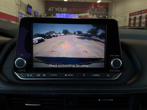Used 2025 Nissan Rogue SV FWD image 31