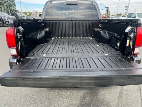 Used 2019 Toyota Tacoma TRD Off-Road AWD/4WD image 27