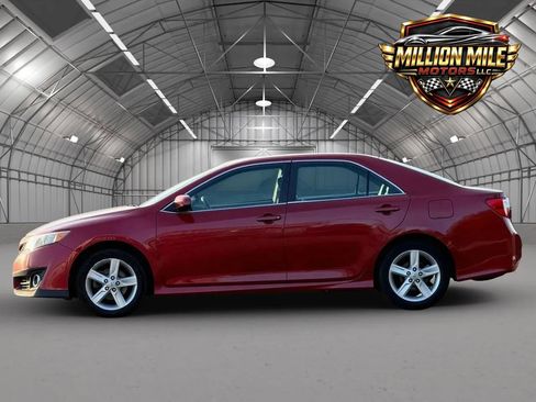 Used 2014 Toyota Camry SE FWD image 8