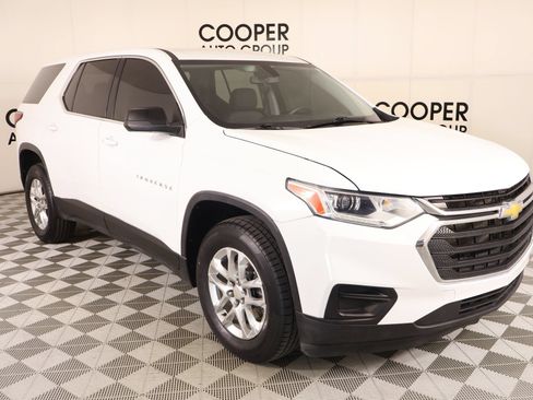 Used 2021 Chevrolet Traverse LS FWD image 1