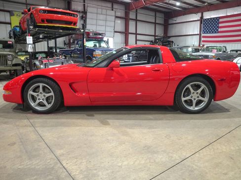 Used 2001 Chevrolet Corvette Coupe RWD image 4