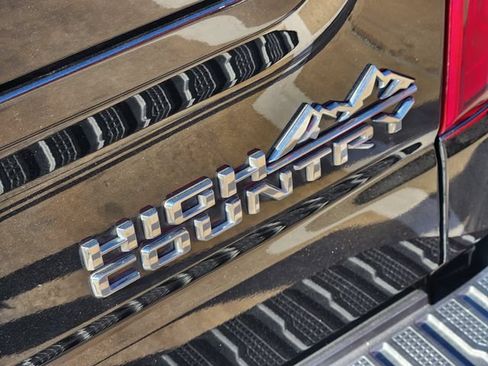Used 2023 Chevrolet Silverado 1500 High Country w/ Technology Package AWD/4WD image 10