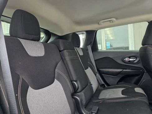 Used 2014 Jeep Cherokee Sport image 21