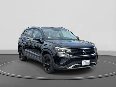 Certified 2022 Volkswagen Taos SE w/ Panoramic Sunroof Package