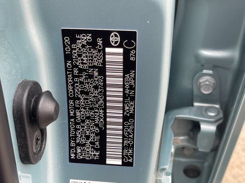 Used 2021 Toyota Prius LE FWD image 32