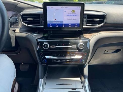 Used 2023 Ford Explorer Limited AWD/4WD image 29