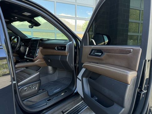 Used 2025 GMC Yukon Denali Ultimate AWD/4WD image 42