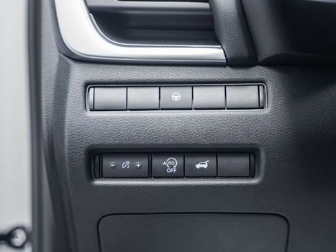 Used 2026 Nissan Rogue SV image 44