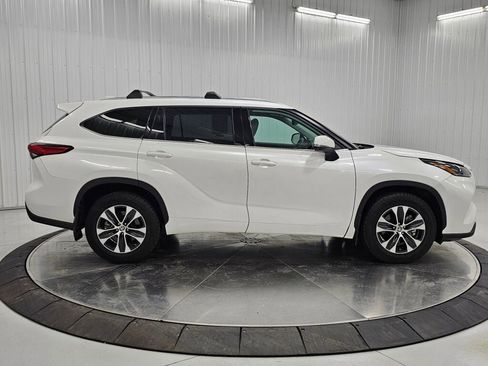 Used 2021 Toyota Highlander XLE image 6