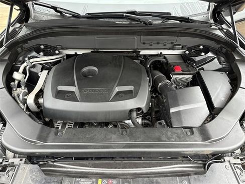 Used 2021 Volvo XC60 T5 Momentum w/ Climate Package image 20