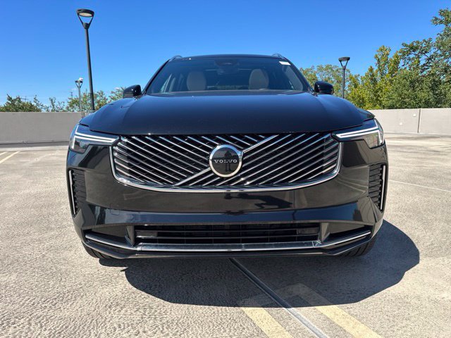 Certified 2025 Volvo XC90 B5 Core AWD/4WD image 2