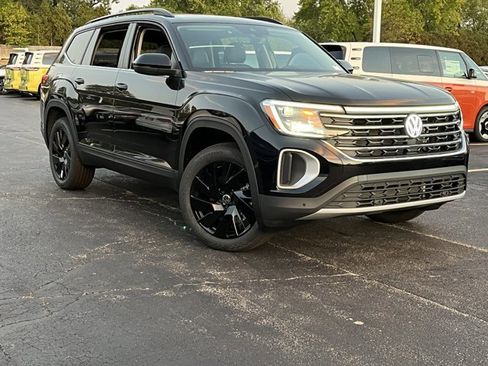 New 2026 Volkswagen Atlas SE image 1